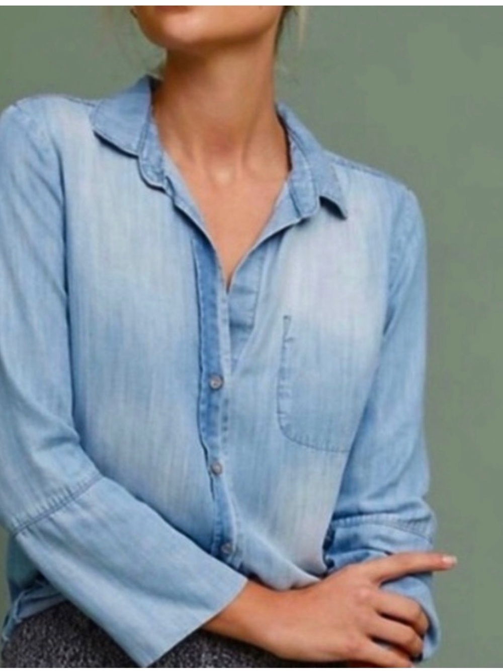 Anthropologie Cloth & Stone Light
Wash Chambray Button Down Shirt Size Medium
